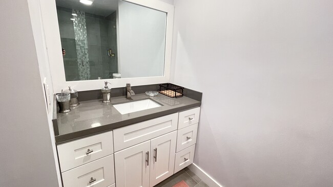 Master bath - 6487 Bay Club Dr