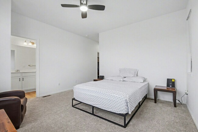 Building Photo - 8731 Snake River St