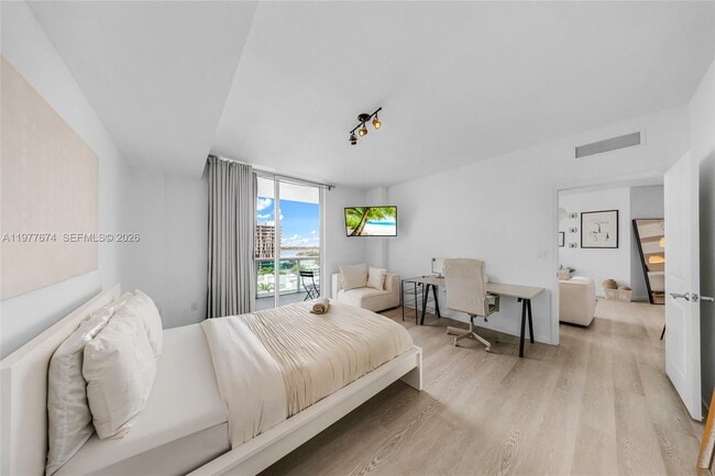 Building Photo - 7910 Harbor Island Dr