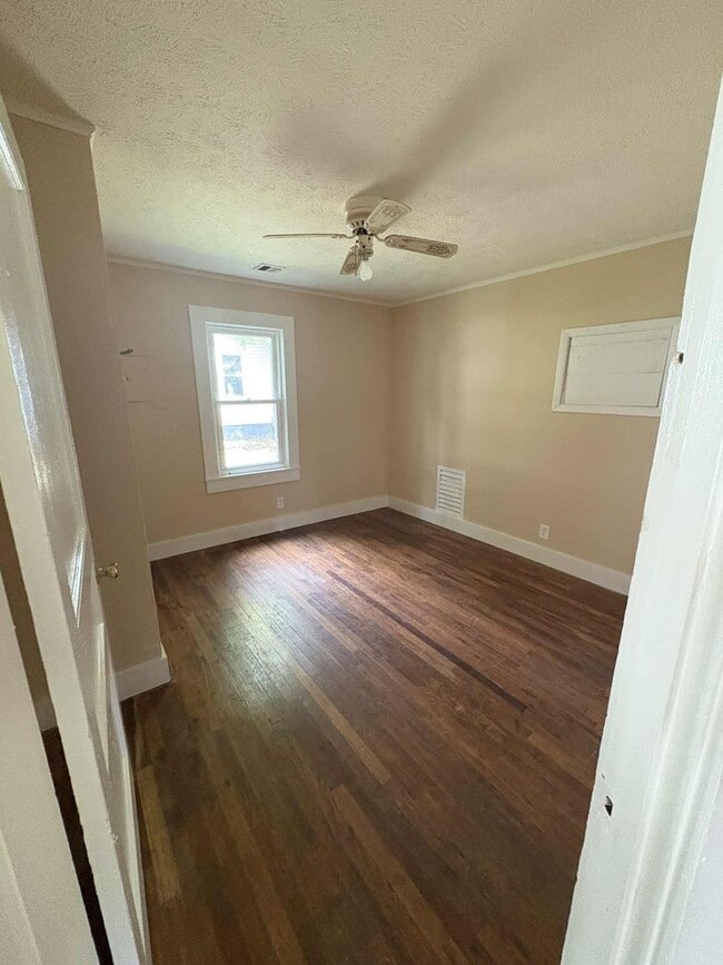 Building Photo - Spacious Home for Rent!