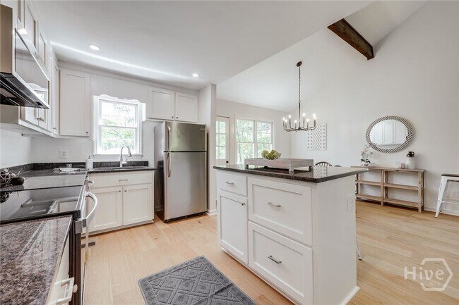 Building Photo - 315 Davis St