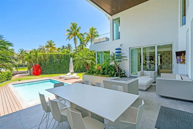 Building Photo - 420 Island Dr