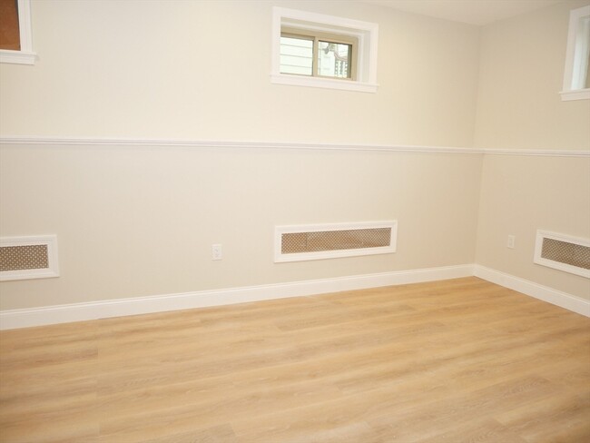 Building Photo - 10 Beals St