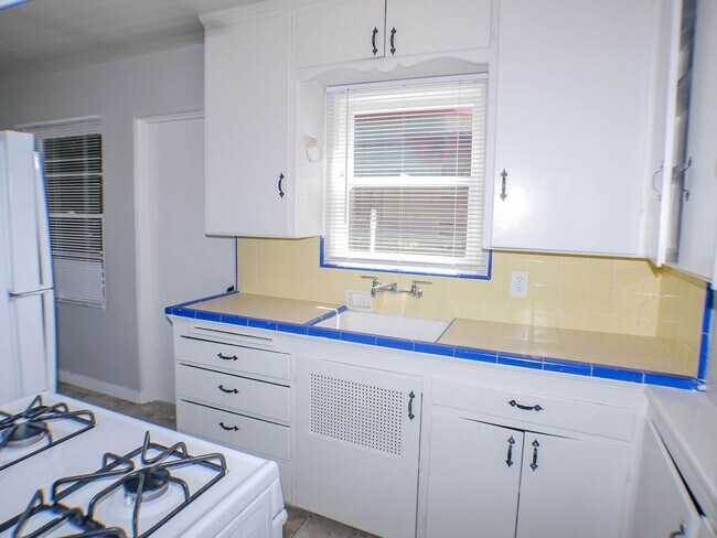 Building Photo - Charming Ocean Beach Home!