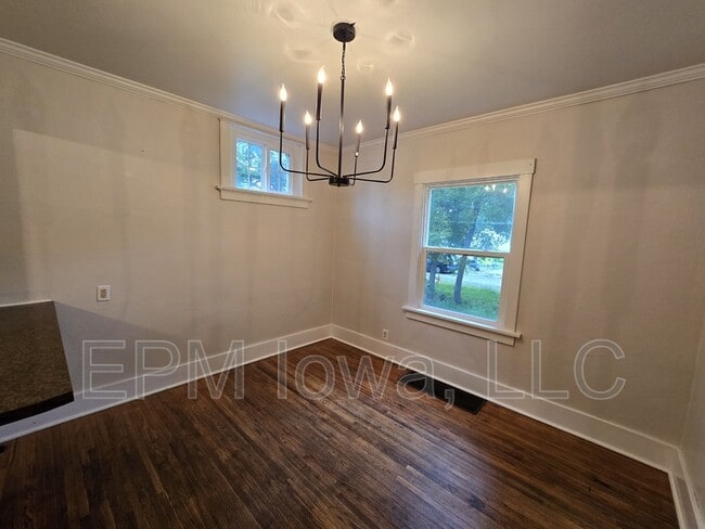 Building Photo - 2064 Independence Ave