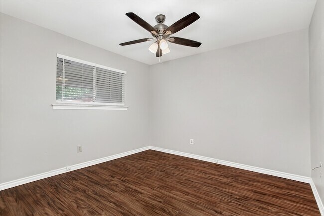 Building Photo - 136 Shadybrook Dr
