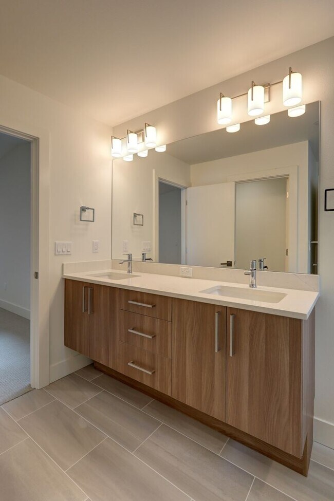 Building Photo - Brand-New 3bd + Office, 2.5ba Home Available in Perfect Kirkland Location!