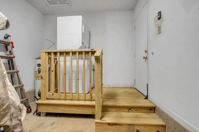 Building Photo - Benchmark Trace