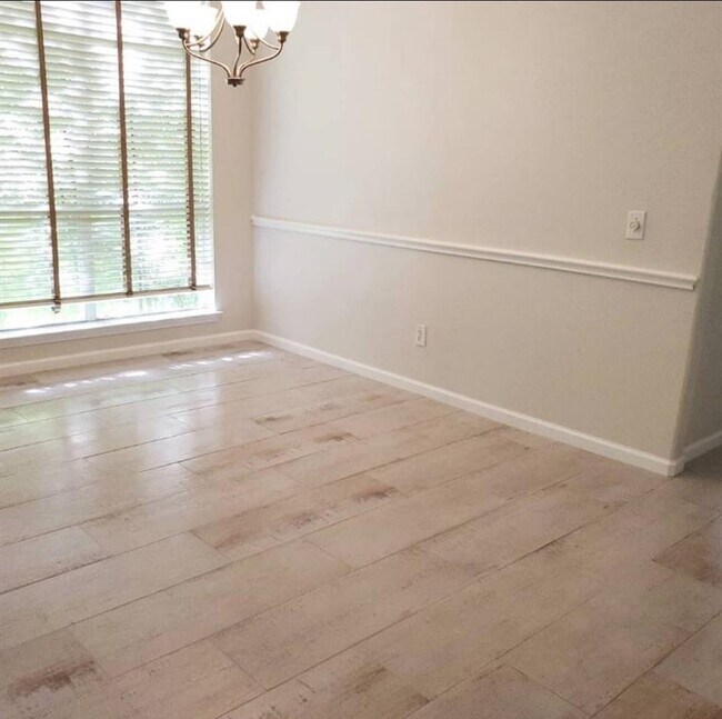 Building Photo - 140 S Winterport Cir