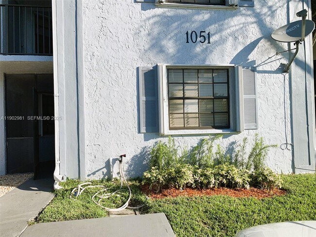 Building Photo - 1051 Jefferson Dr