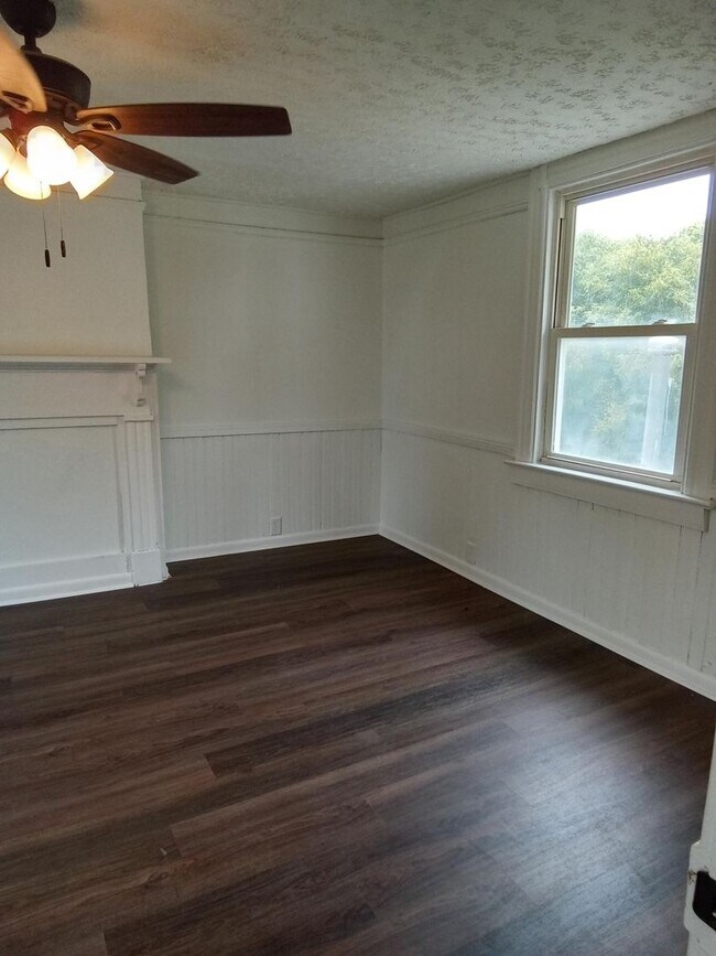 Building Photo - Renovated 2BR, 1 BA SFH