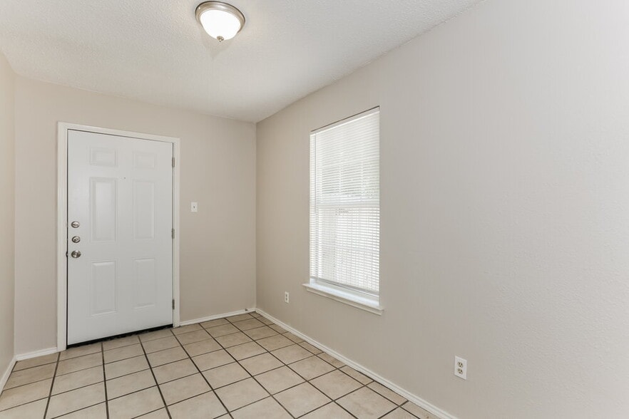 Building Photo - 4530 Lizzy Dr
