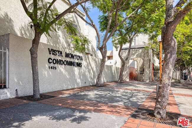 Building Photo - 1118 Valencia St