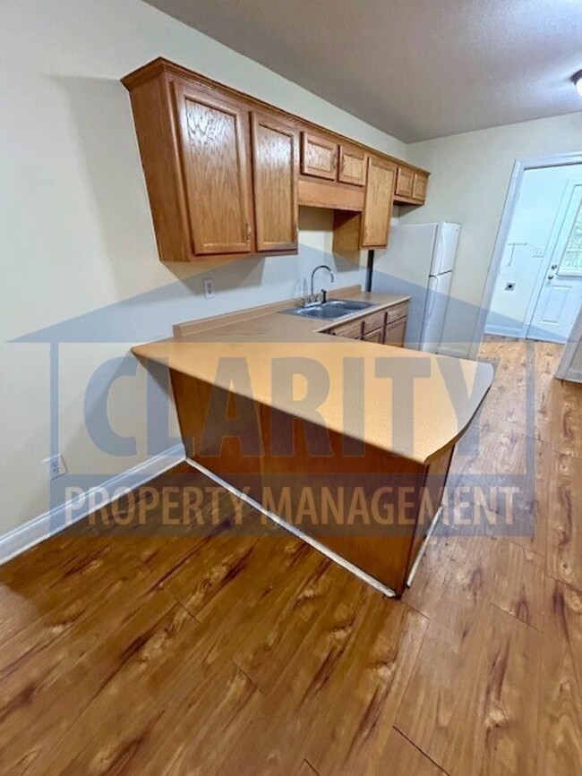 Building Photo - Great one level apartment in quiet location!