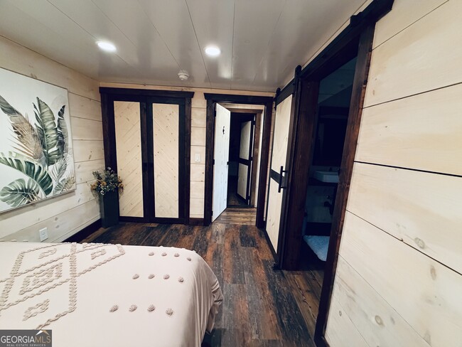 Building Photo - 85 Dixieland Ln