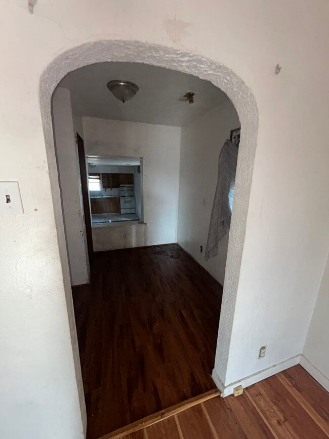 Building Photo - 5443 Rosemont Ave