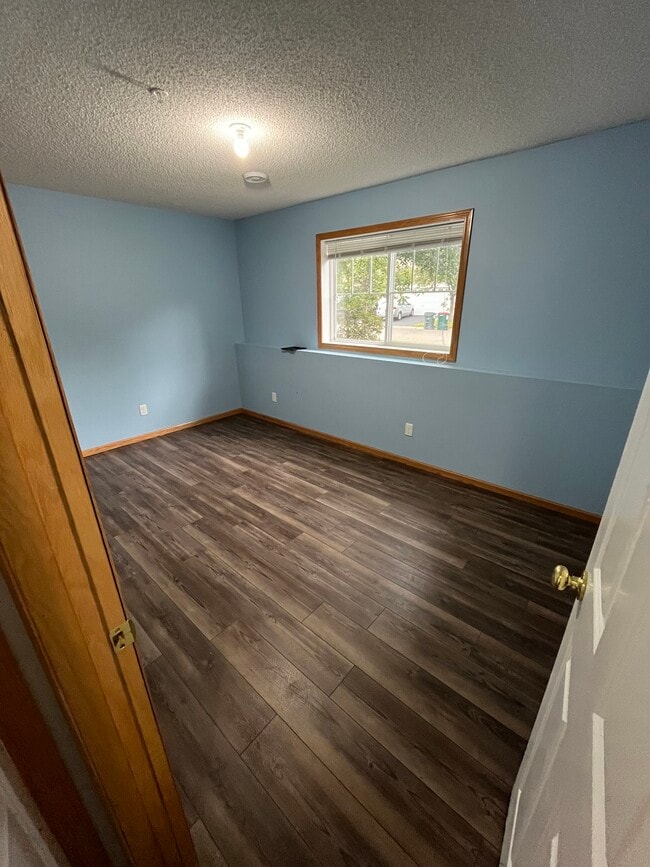 Building Photo - 348 Jolly Ln