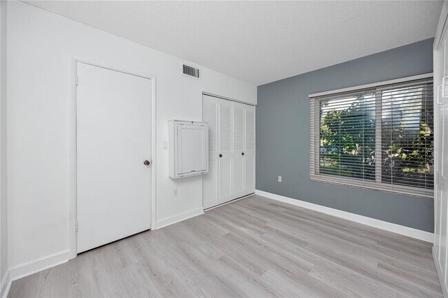 Building Photo - 2207 Belleair Rd