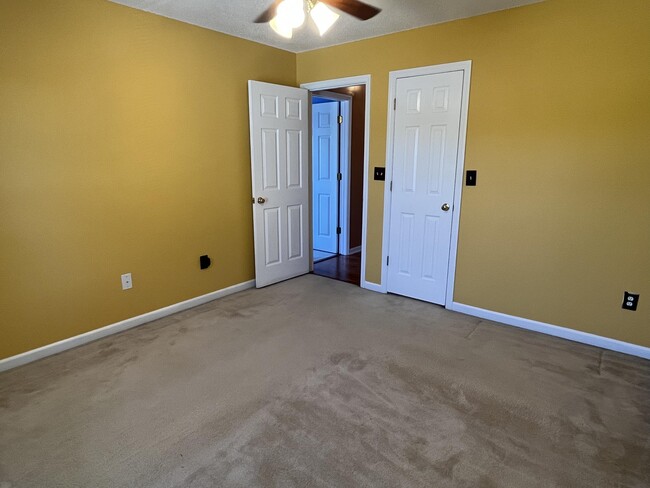 Building Photo - 4010 Nantucket Cir