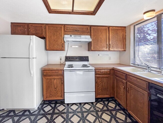 Building Photo - $0 DEPOSIT OPTION. CENTRALLY LOCATED 4 BEDROOM SPLIT LEVEL HOME IN WESTMINSTER!