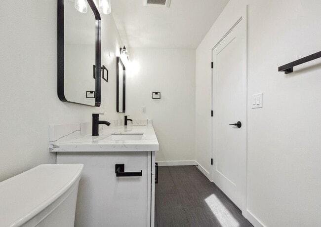 Building Photo - Spacious 3-Bedroom DADU with Private Balcony & Garage