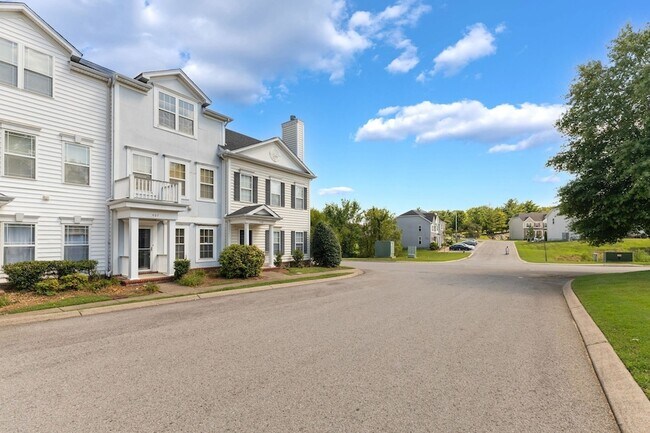 Building Photo - 4316 Summercrest Blvd