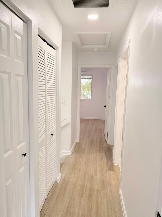 Building Photo - 3102 Coral Ridge Dr