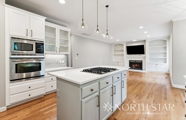 Building Photo - Beautiful Home Near Westlake Park