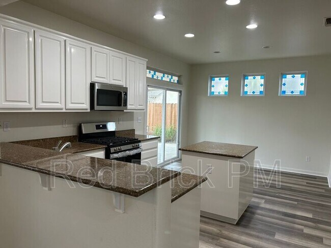 Building Photo - 456 Azalea Ct