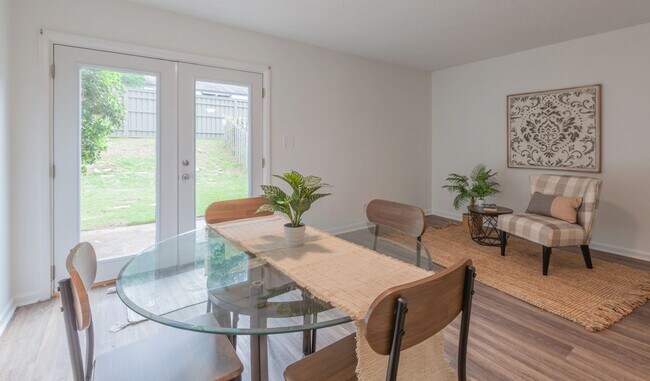 Building Photo - Charming 2-Bedroom, 1.5-Bath Townhouse in ...