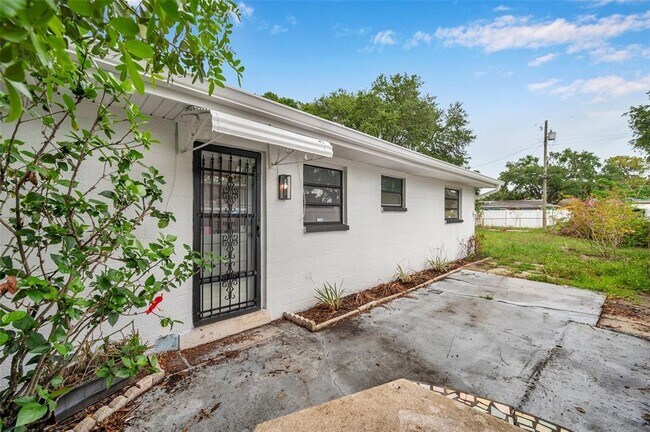 Building Photo - 209 Southeast Jefferson Cir N