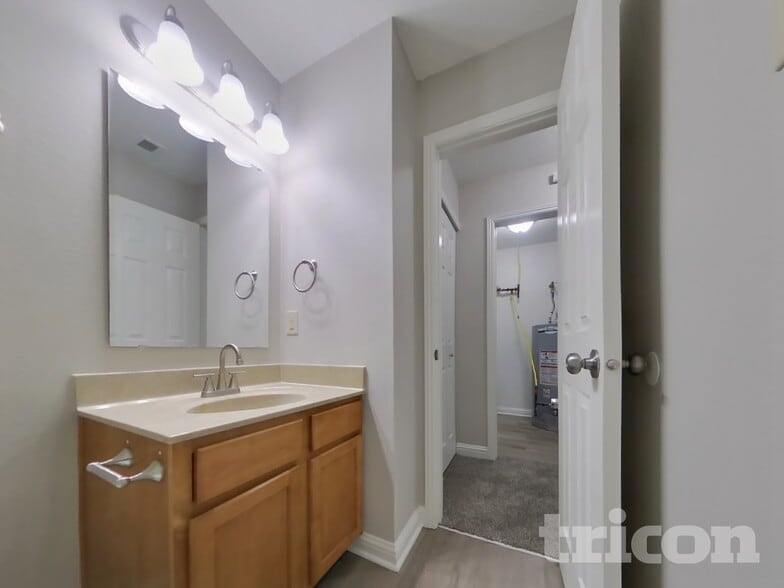 Building Photo - 1420 Alonzo Pl