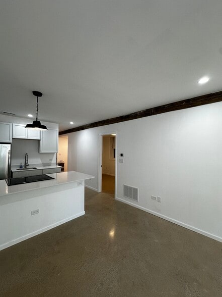 Building Photo - 2022 N Kedzie Ave