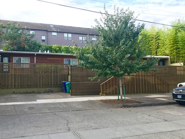 Building Photo - 5226 NE Couch St