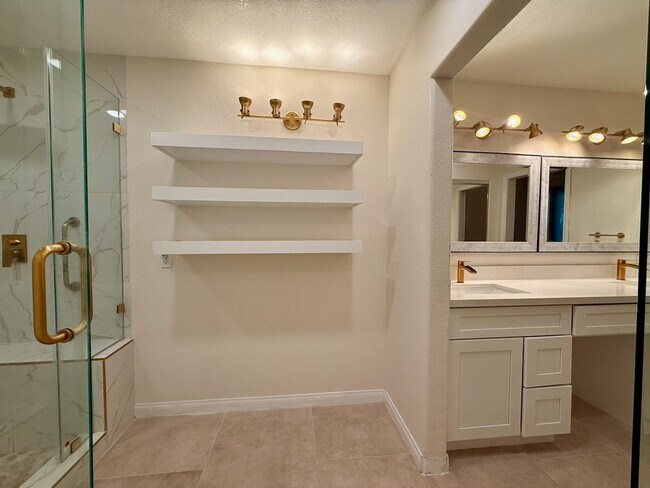 Building Photo - Gorgeous Spanish Trails 3BR House for lease!