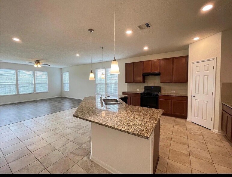 Building Photo - 28519 Willow Orchard Ln