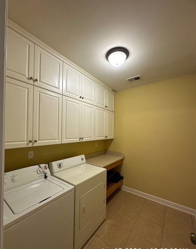 Building Photo - 10135 Ridgewood Oak Dr