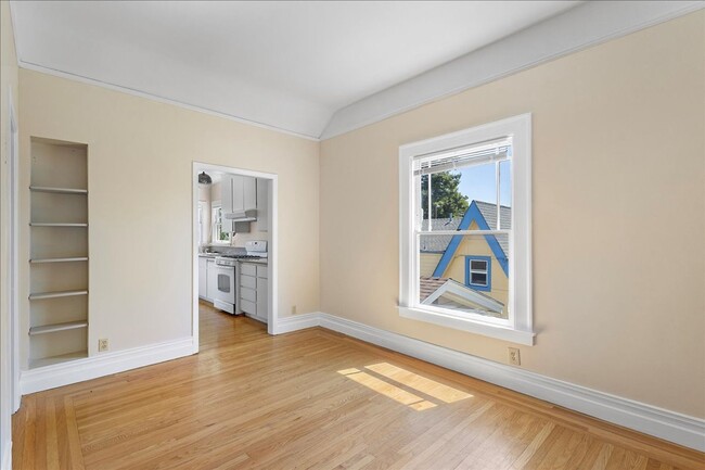 Building Photo - 2111 Buena Vista Ave