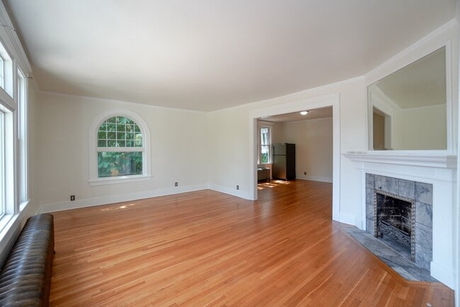 Building Photo - 2389 W Boise Ave