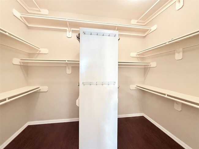 Building Photo - 4707 Gladesdale Park Ln