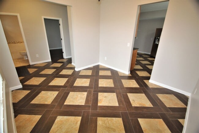 Building Photo - 3 Bedroom - Dublin