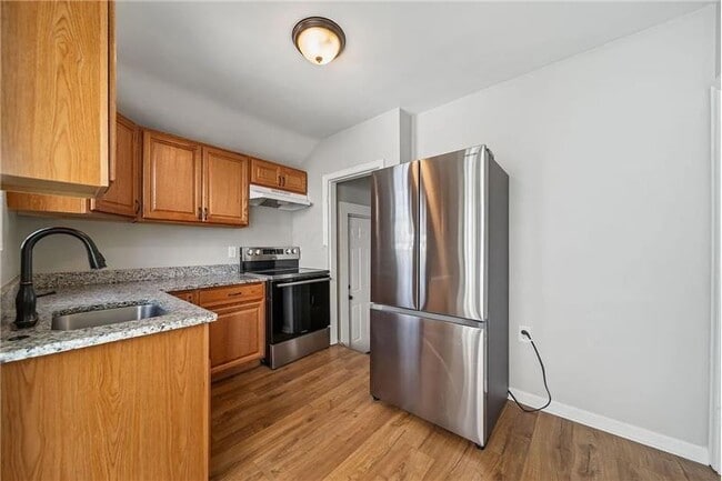 Building Photo - 926 E 19th Ave