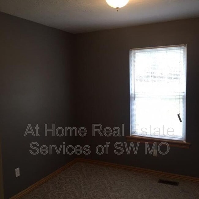 Building Photo - 3033 N Fremont Ave