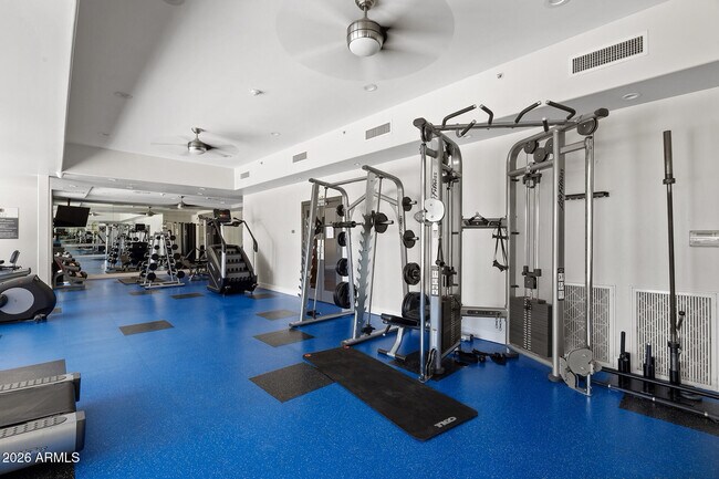 Building Photo - 945 E Playa Del Norte Dr