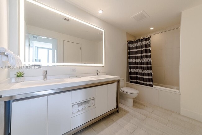 Building Photo - 2000 Metropica Wy