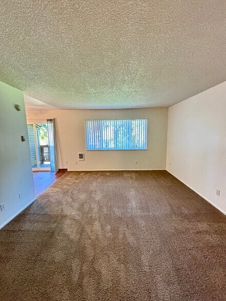 Building Photo - 3950 SW 102nd Ave