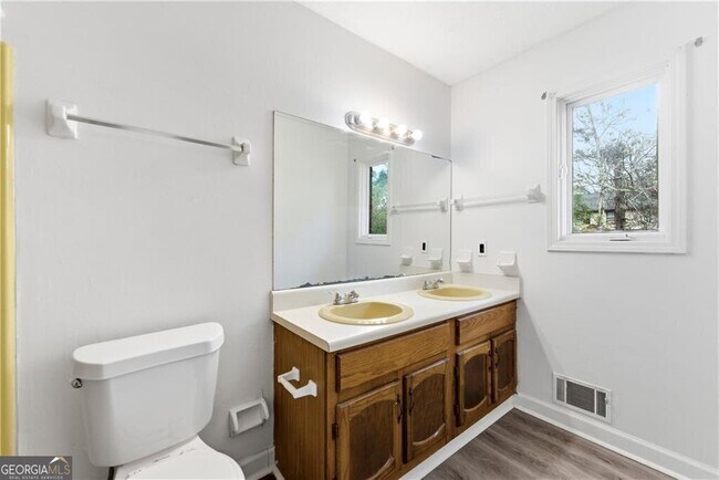 Building Photo - 2130 Fieldstone View Ct SE