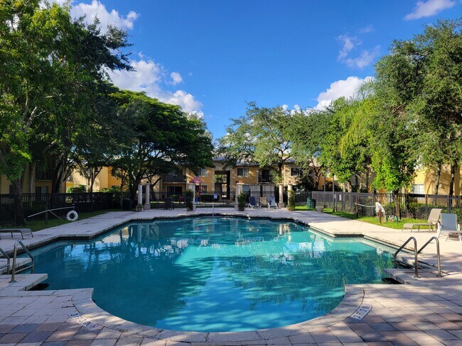 Building Photo - 1400 Crestwood Ct S