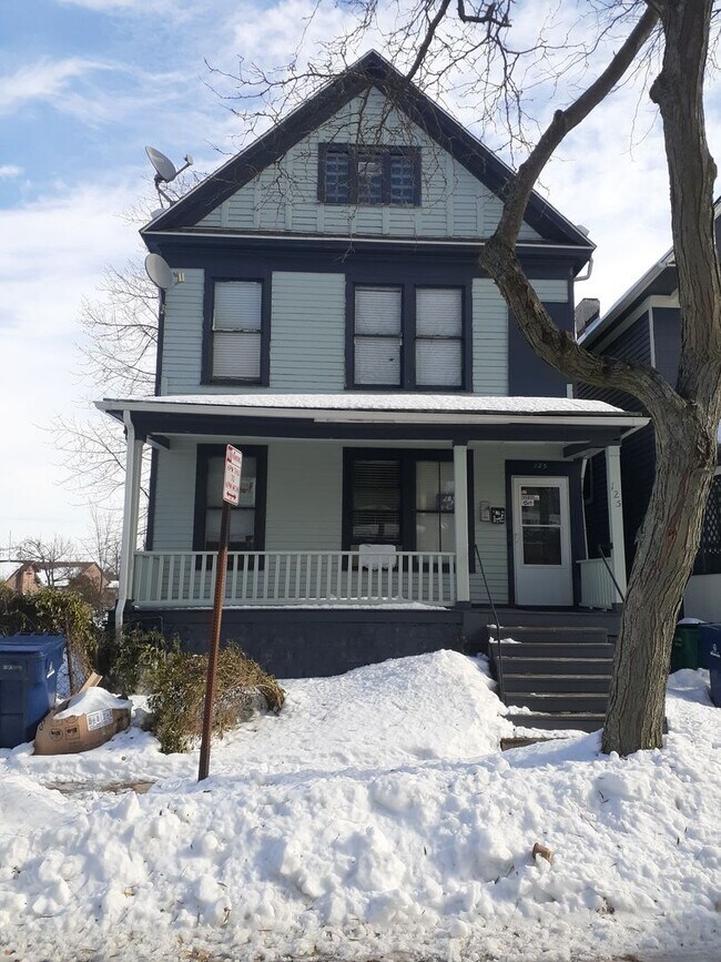 Building Photo - 125 Purdy St