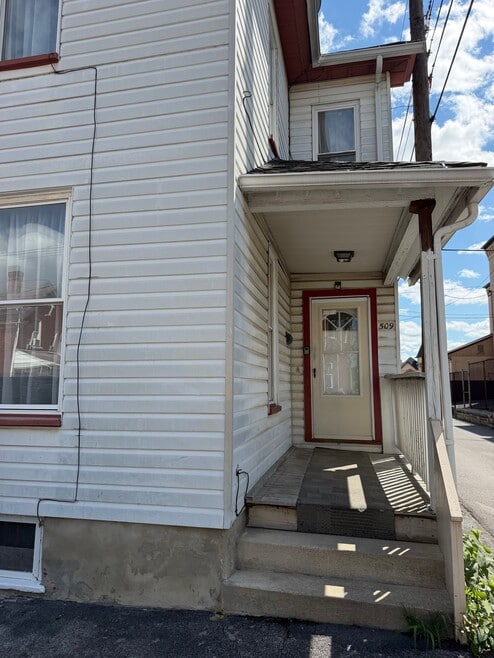 Building Photo - 507 24th St